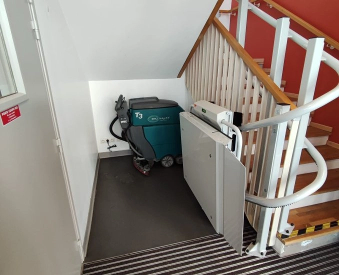 Plateforme elevatrice stratos pour escalier tournant