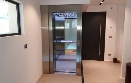 Élévateur intérieur hydraulique, avec structure autoportante ou dans gaine maçonnée, de marque EP