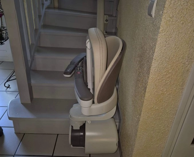 monte escalier courbe Flow X replié au départ en bas