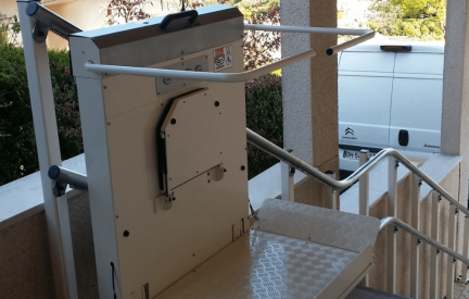 Plateformes élévatrices Ganser GTL pour escaliers courbes