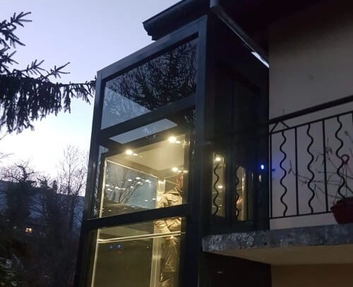 Elevateur exterieur hydraulique installe en savoie 1