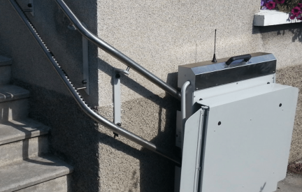 Plateformes élévatrices Ganser GTL pour escaliers courbes