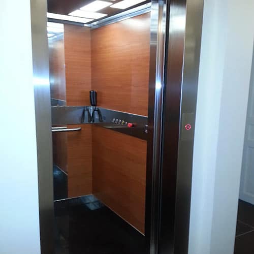 Raloe – Ascenseur intérieur dans gaine maçonnée
