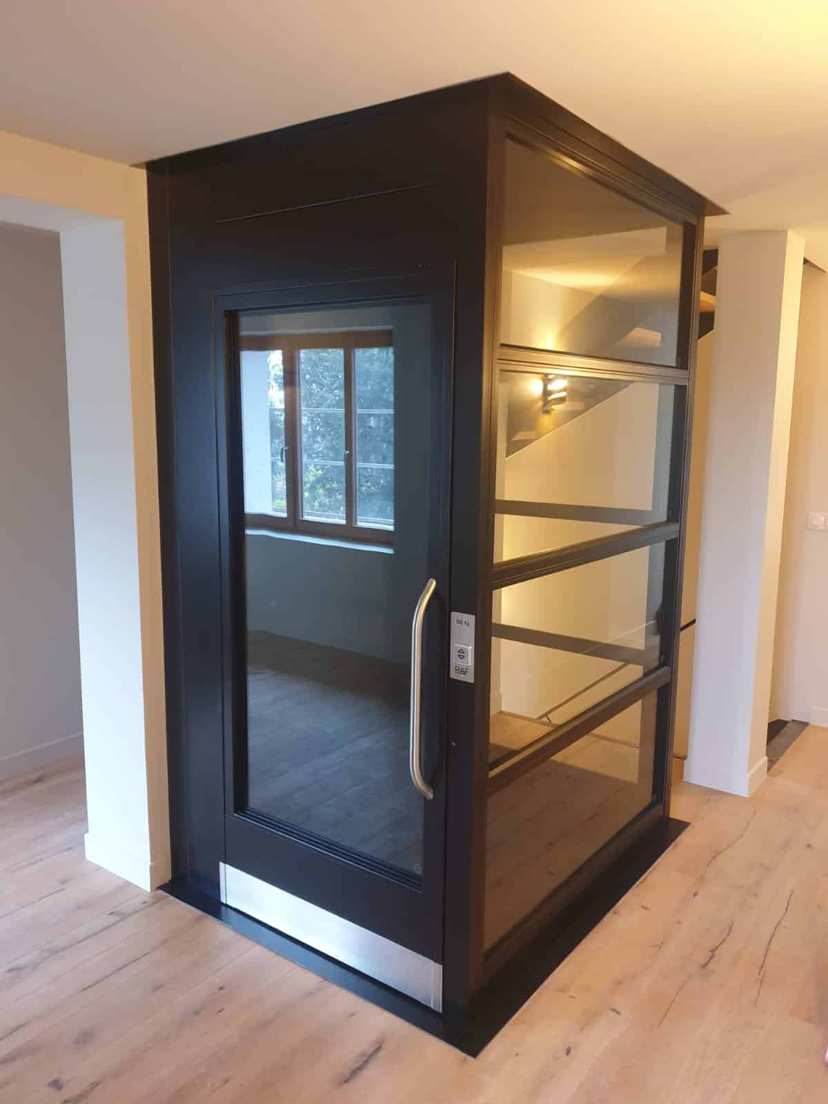 Ascenseur Motala noir