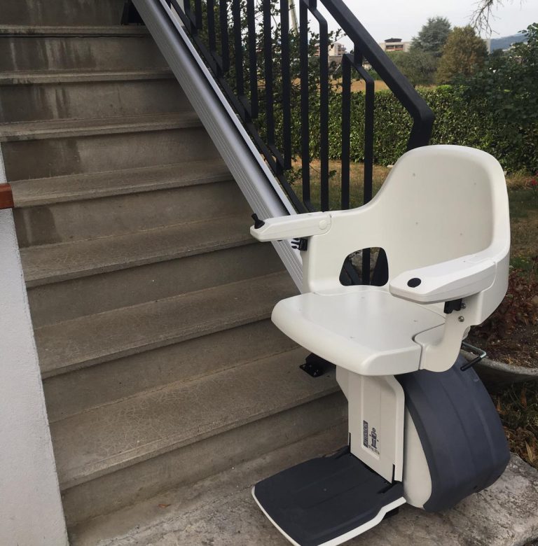 Monte-escalier droit ext Saint martin de la Cluze (38)